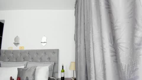 Snapshot of laura__martiinez chatting on February 17, 11:11 pm online show from February 17, 11:11 pm
