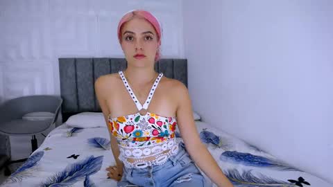 Snapshot of laura_candy02 chatting on January 31, 1:22 am LAURA online show from January 31, 1:22 am
