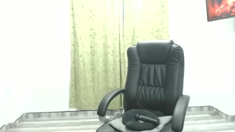 CALL ME LOVE  LAURA online show from March 4, 3:14 am