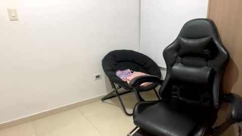 laura online show from October 31, 12:44 am