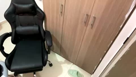 laura online show from March 8, 3:39 am