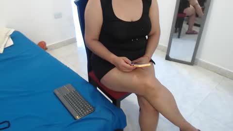 laura_foxx2379 online show from December 13, 8:15 pm