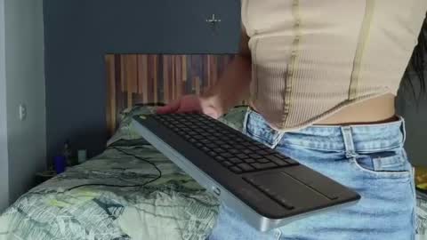 Laura online show from April 12, 2:48 am