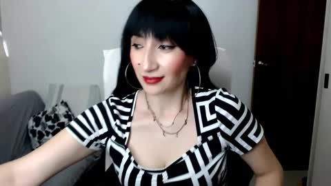 Laura online show from June 2, 9:50 pm