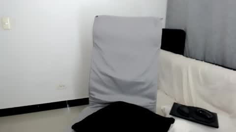 Laura online show from March 11, 2:25 am