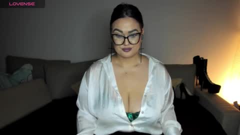 Laura online show from September 28, 5:33 pm