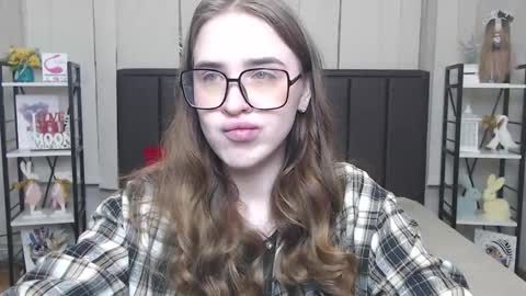 LauraHlot online show from November 29, 6:43 am