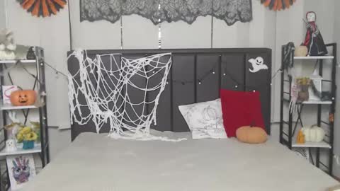 LauraHlot online show from October 30, 6:52 pm