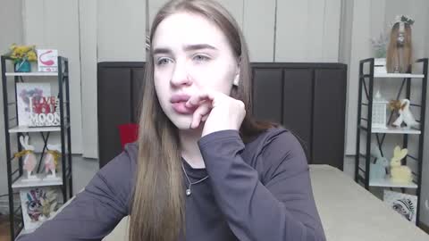 LauraHlot online show from November 27, 7:43 pm