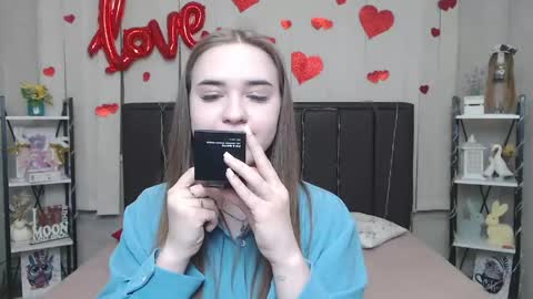 LauraHlot online show from March 23, 6:40 am