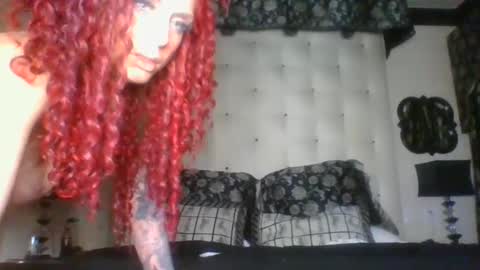 Snapshot of lauralye1983 chatting on February 6, 8:29 am Lilian Banks online show from February 6, 8:29 am
