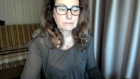 Lauraoven1 online show from December 19, 8:10 am