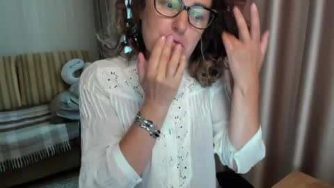 Lauraoven1 online show from July 12, 12:52 pm