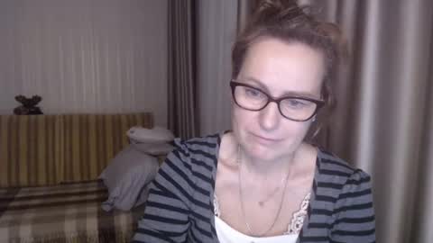 Lauraoven1 online show from February 17, 7:01 pm