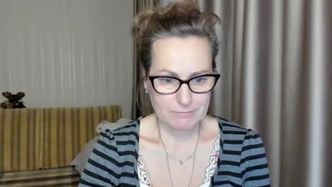 Lauraoven1 online show from February 18, 4:36 pm