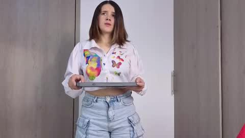 Laura online show from November 26, 9:33 pm