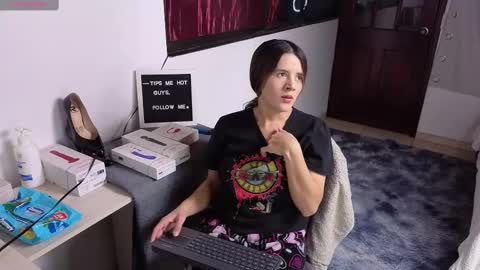 Laura online show from March 3, 11:46 pm