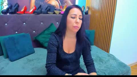 Laura online show from November 3, 4:24 am