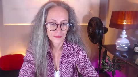 Laura Sofia online show from February 3, 6:33 am