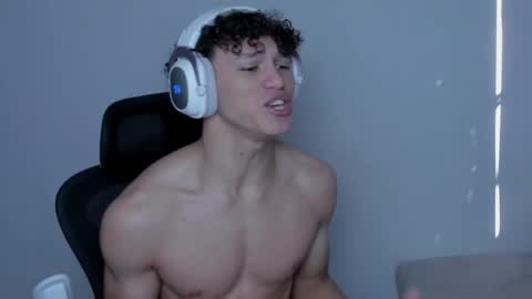 Laureent online show from October 27, 7:03 pm