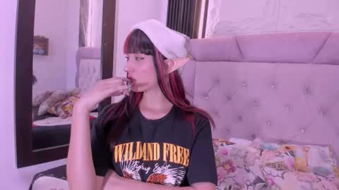 Laurem online show from December 22, 7:53 pm