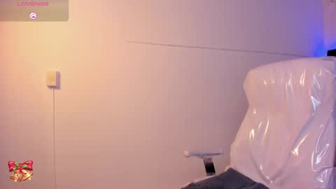 Lauren online show from February 18, 6:37 pm