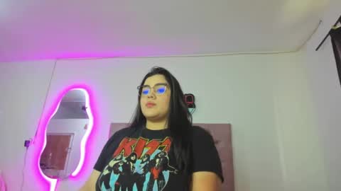 laurenlaine online show from February 24, 7:09 pm