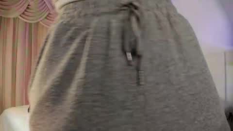 Lauren Saenz online show from September 17, 12:08 pm