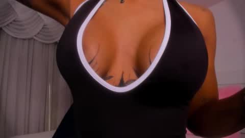 Lauren Saenz online show from September 19, 12:20 pm