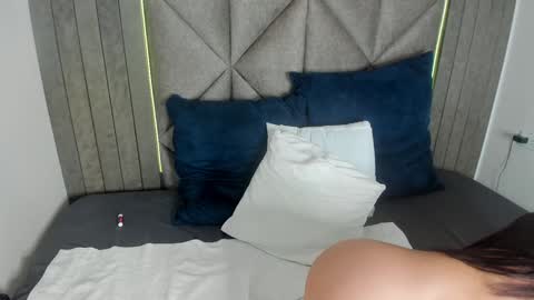   LAUREN SMITH  online show from December 19, 5:40 pm