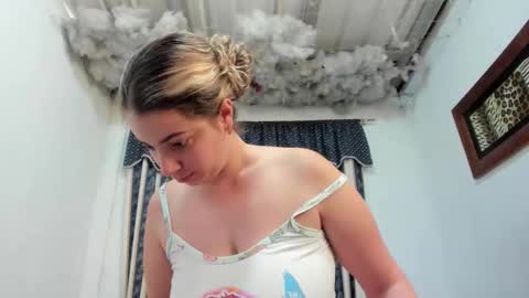 Lauu G online show from June 2, 1:35 pm