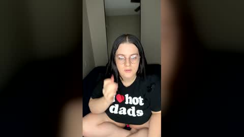 lauvlylu online show from March 13, 8:28 am