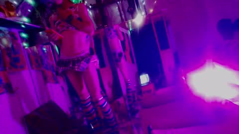 Snapshot of laye19 chatting on February 1, 1:55 am Laye19 online show from February 1, 1:55 am