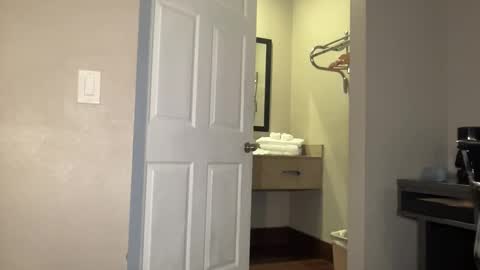 layla online show from October 25, 7:51 am