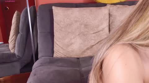 layla_17 online show from March 25, 1:12 am