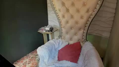 Layla online show from March 19, 6:57 pm