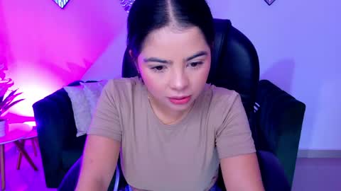Layla Breezee online show from May 6, 12:00 pm