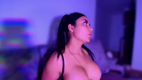 Layla online show from April 8, 4:59 am