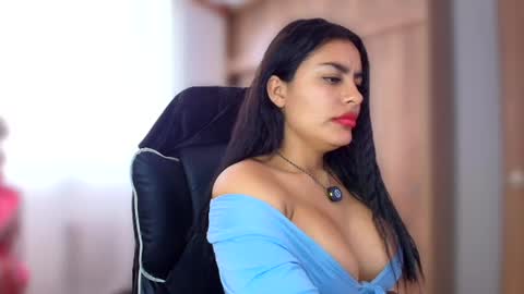 Layla online show from April 15, 7:58 pm