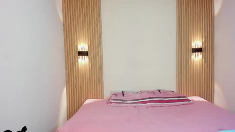 LaylaEmber online show from January 19, 1:10 pm