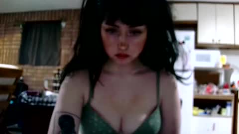 Layla Kills online show from December 9, 6:45 am