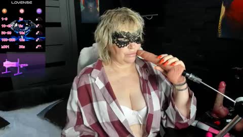 laylalaylamilf online show from January 17, 10:57 am