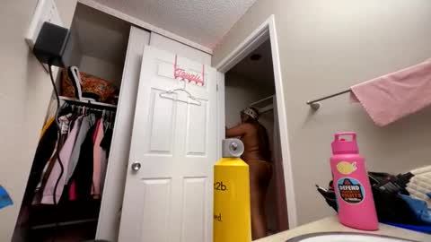 Layla Ros online show from February 17, 4:11 am