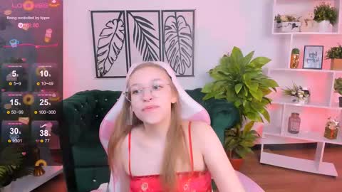 layriantavee online show from February 22, 6:50 am