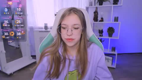 layriantavee online show from March 26, 7:35 am