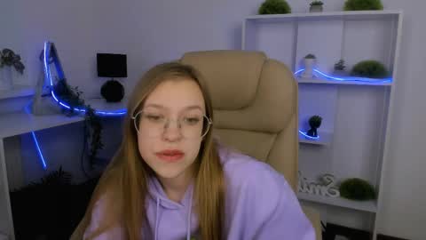 layriantavee online show from March 30, 7:41 am