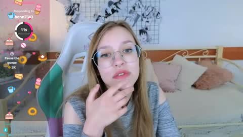 layriantavee online show from April 18, 6:37 am