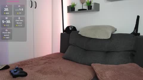 Snapshot of lazar_angels chatting on October 18, 4:49 am Laz online show from October 18, 4:49 am