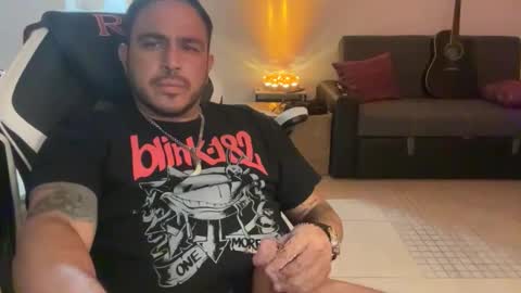 leafar_volkov online show from May 3, 10:38 pm