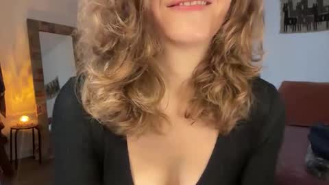 Leah Sparkles online show from December 1, 1:20 pm